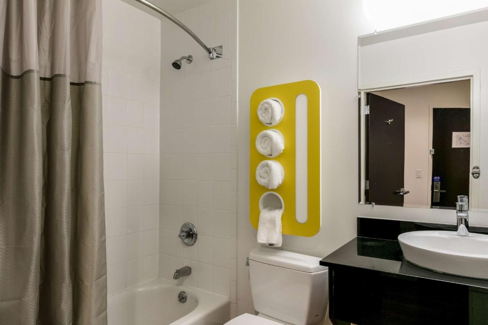 Feather Factory Hotel Image 15